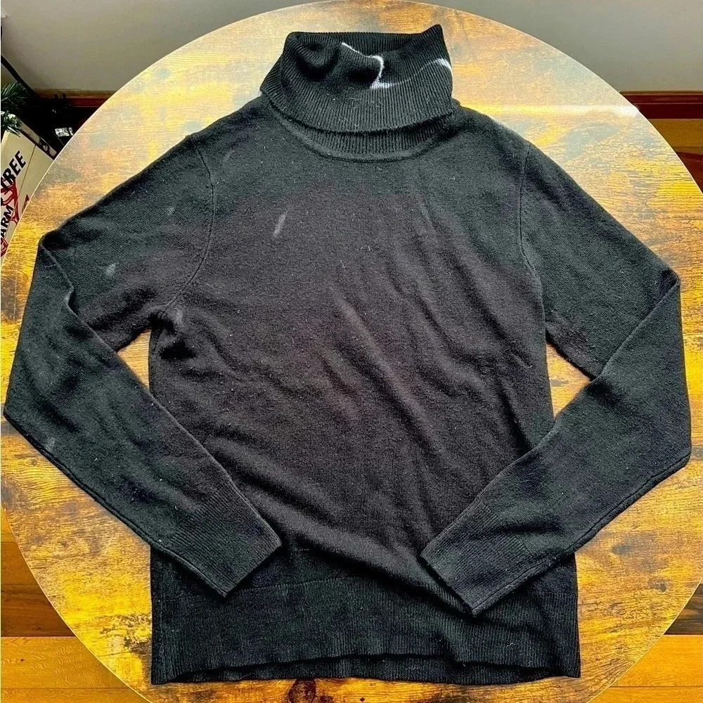 Croft and Barrow | woman’s turtleneck sweater. Size: M.